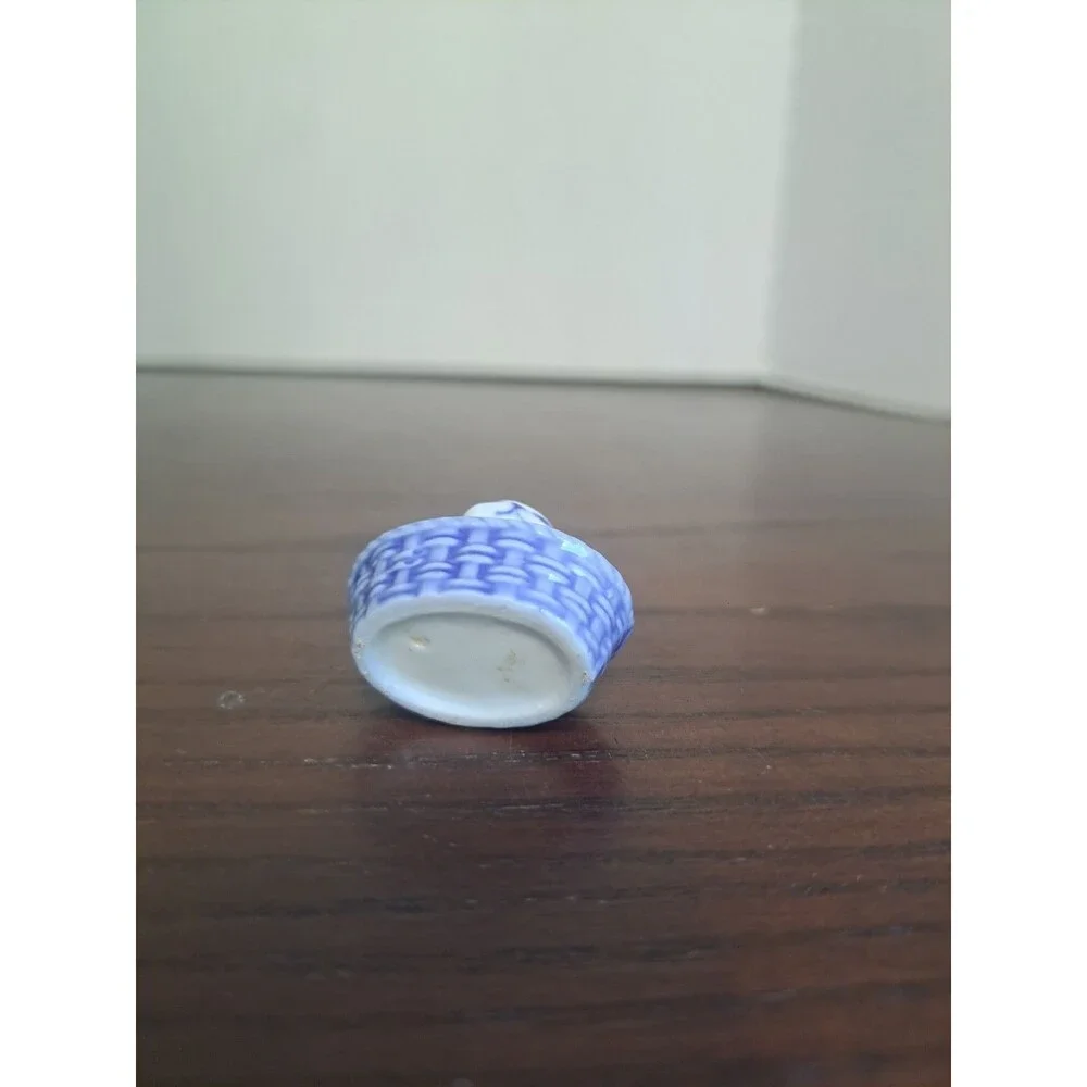 Miniature Delft Style White And Blie Kitten In A Basket Porcelain Figurine